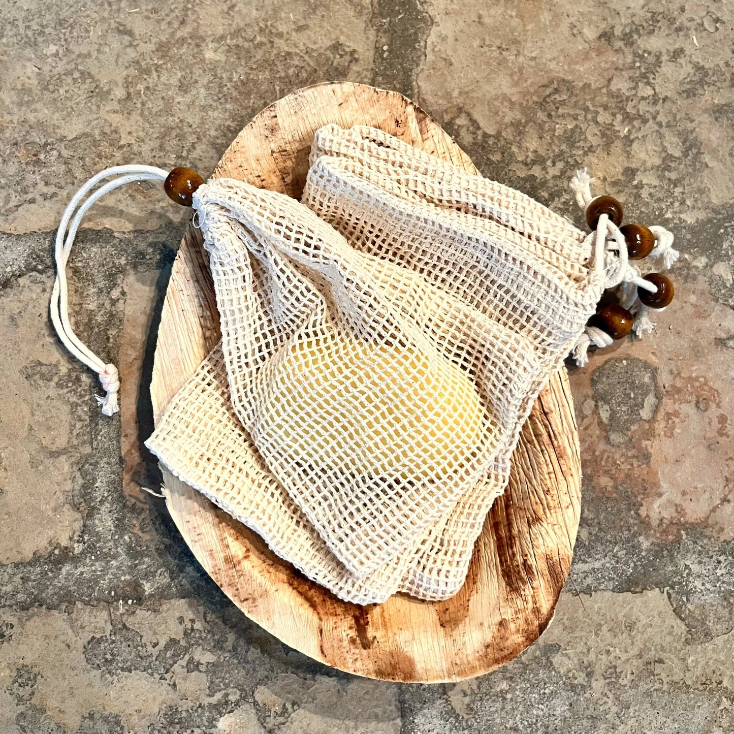 Sæbepose i bomuld. Sæbepose som sparer på sæben og skrubber og eksfoliere huden.