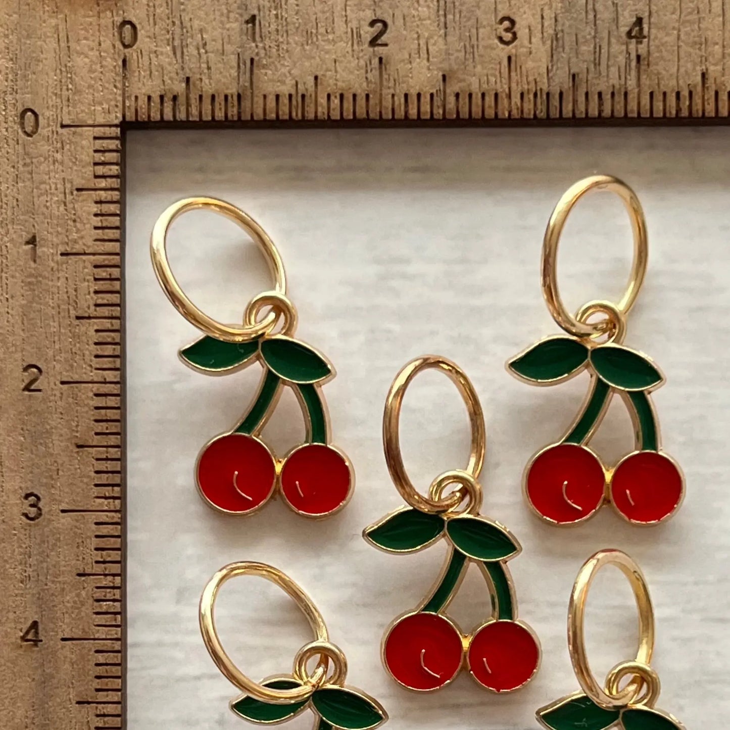 Kirsebær Strikkemarkør M-L Sjøgren