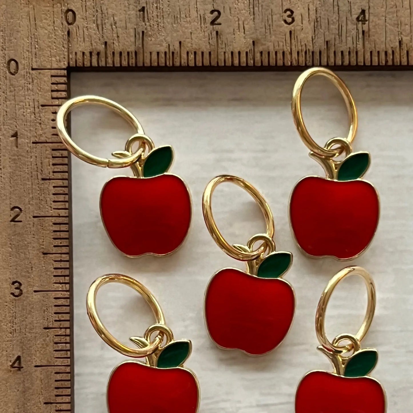 Rød Æble Strikkemarkør M-L Sjøgren