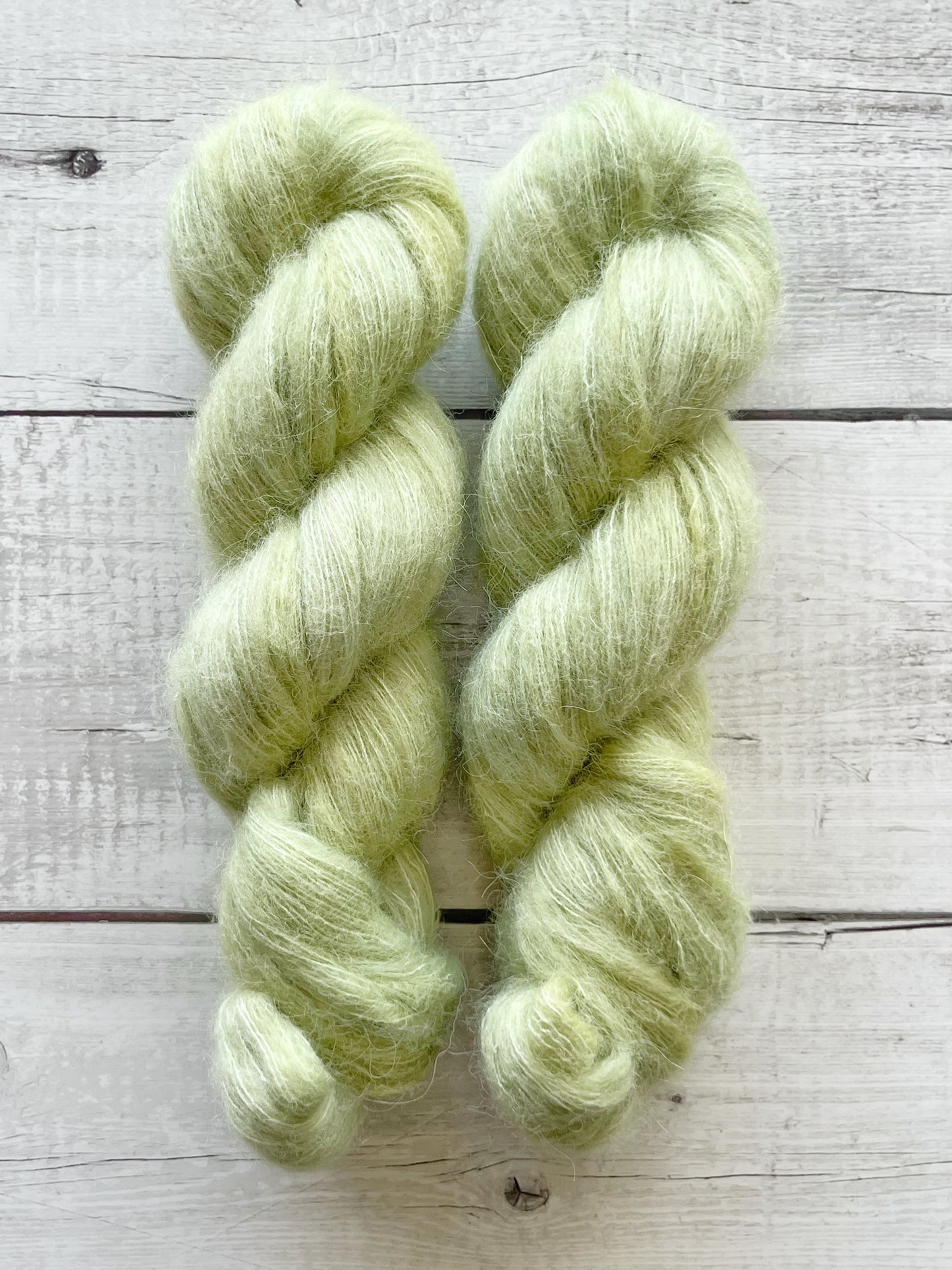 Suri Alpaca Silk, Pistachio M-L Sjøgren Håndfarvet Garn