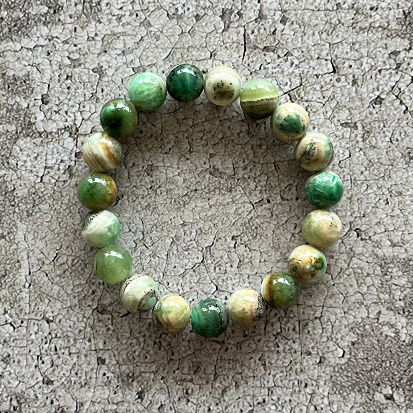 Håndlavet krystal armbånd med grøn angelit perler.