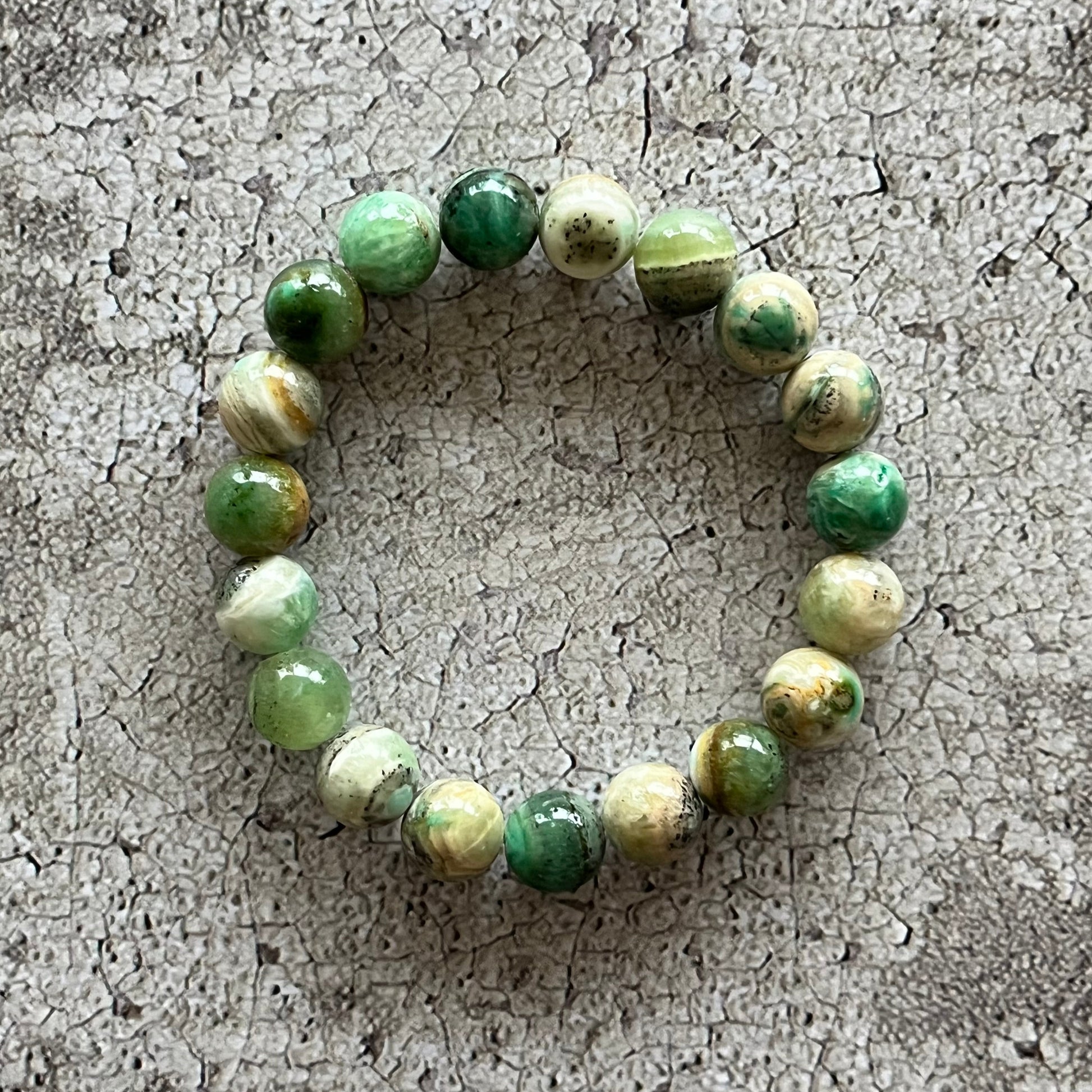 Håndlavet krystal armbånd med grøn angelit perler.