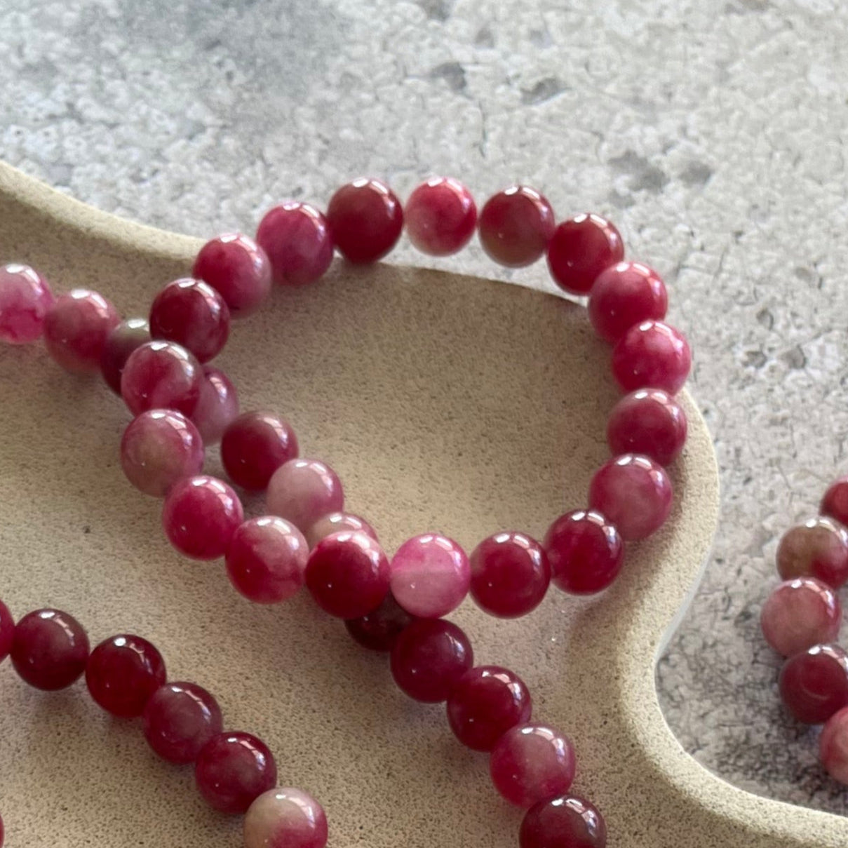 Håndlavet krystal armbånd med vandmelon turmalin perler.