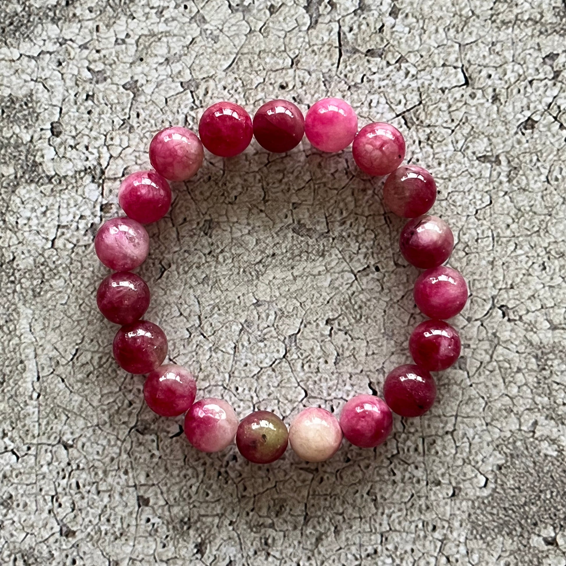 Håndlavet krystal armbånd med vandmelon turmalin perler.