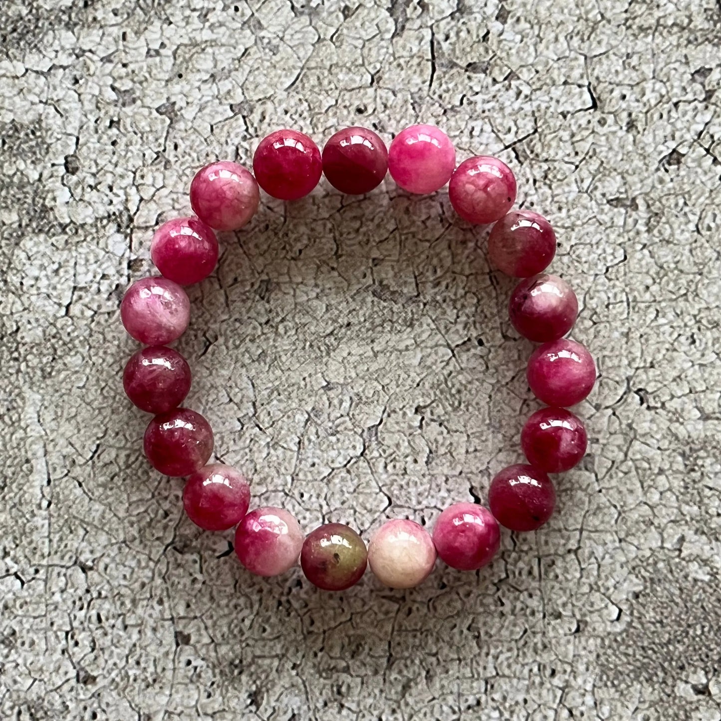 Håndlavet krystal armbånd med vandmelon turmalin perler.