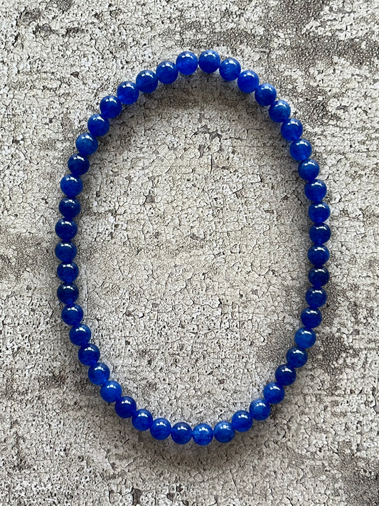 Håndlavet krystal halskæde med blå kyanit perler.