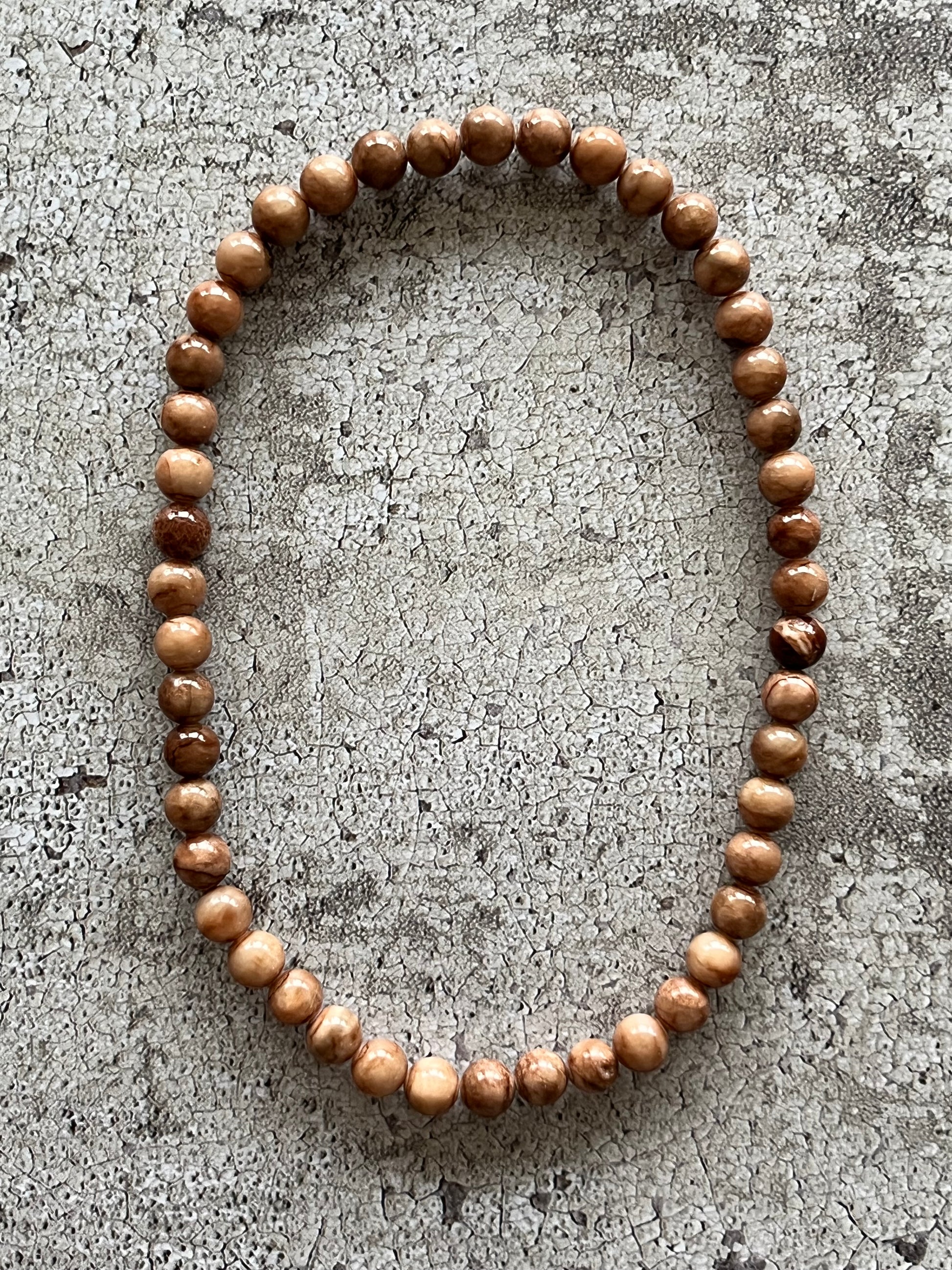 Håndlavet krystal halskæde med brun kalcedon perler.