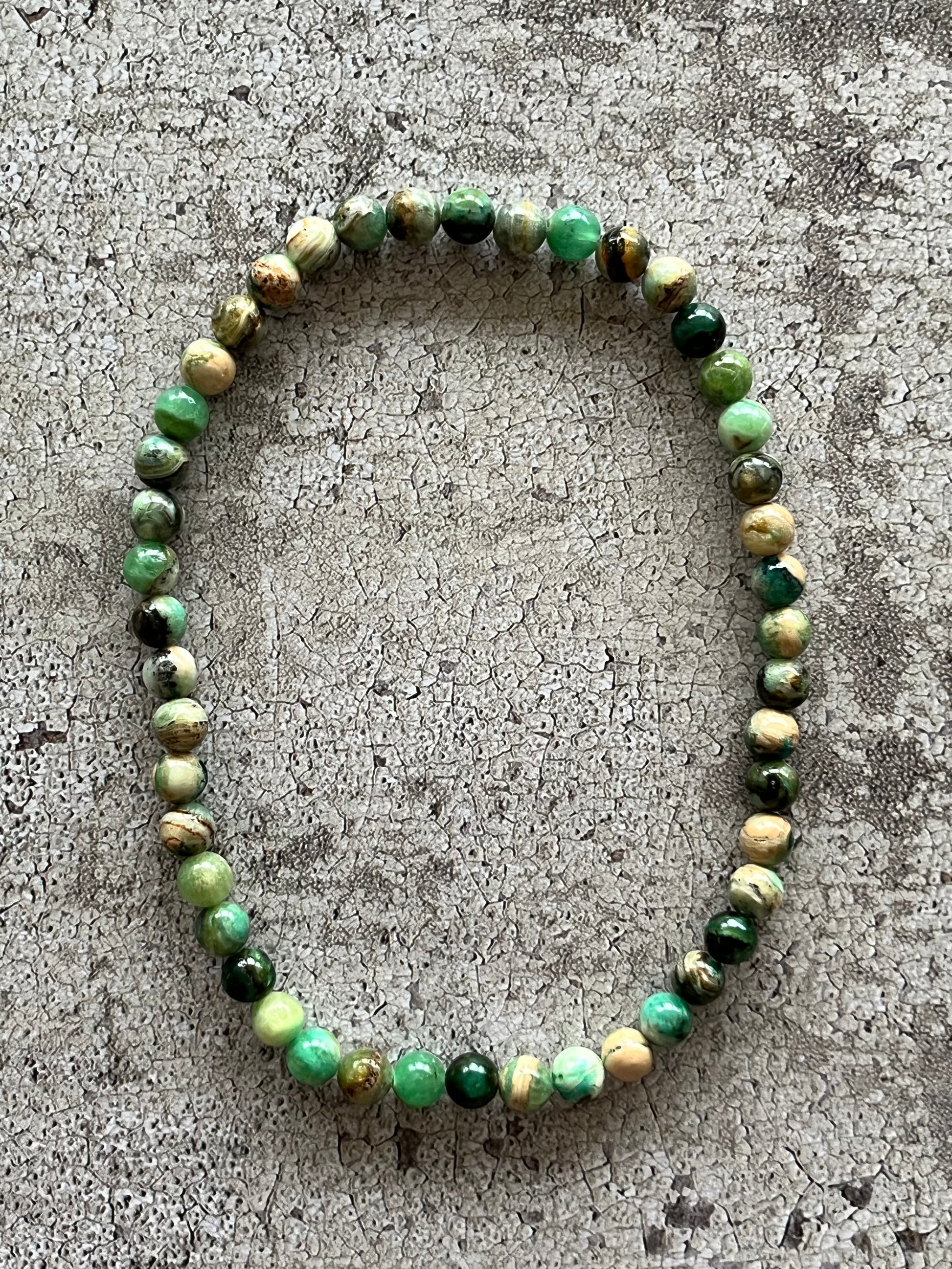 Håndlavet krystal halskæde med grøn angelit perler.