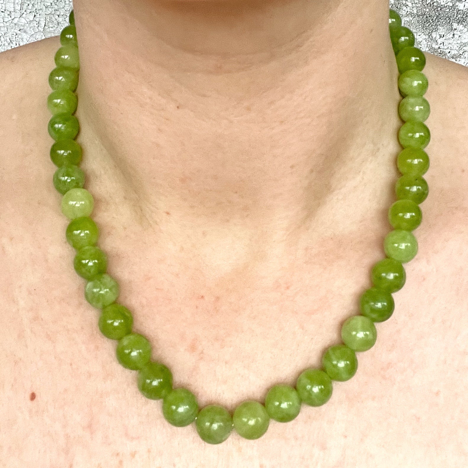 Håndlavet krystal halskæde med grøn peridot perler.