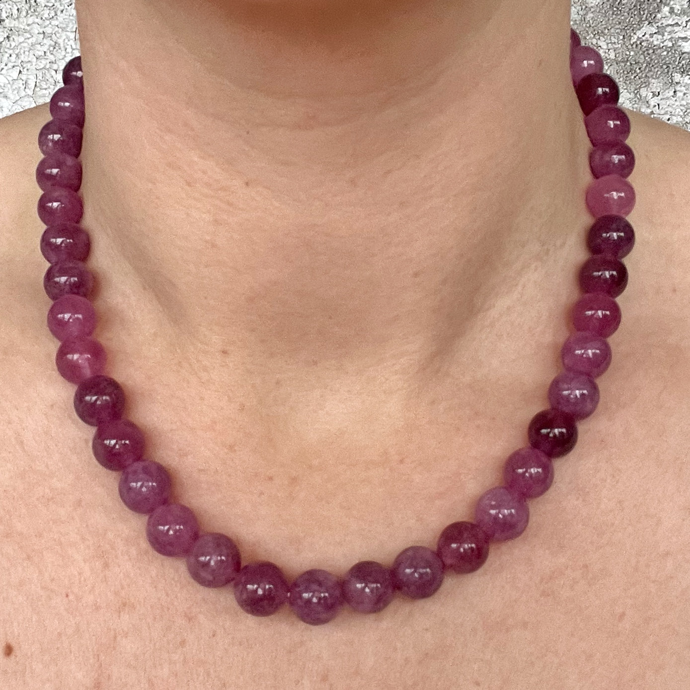 Håndlavet krystal halskæde med lilla lepidolit perler.