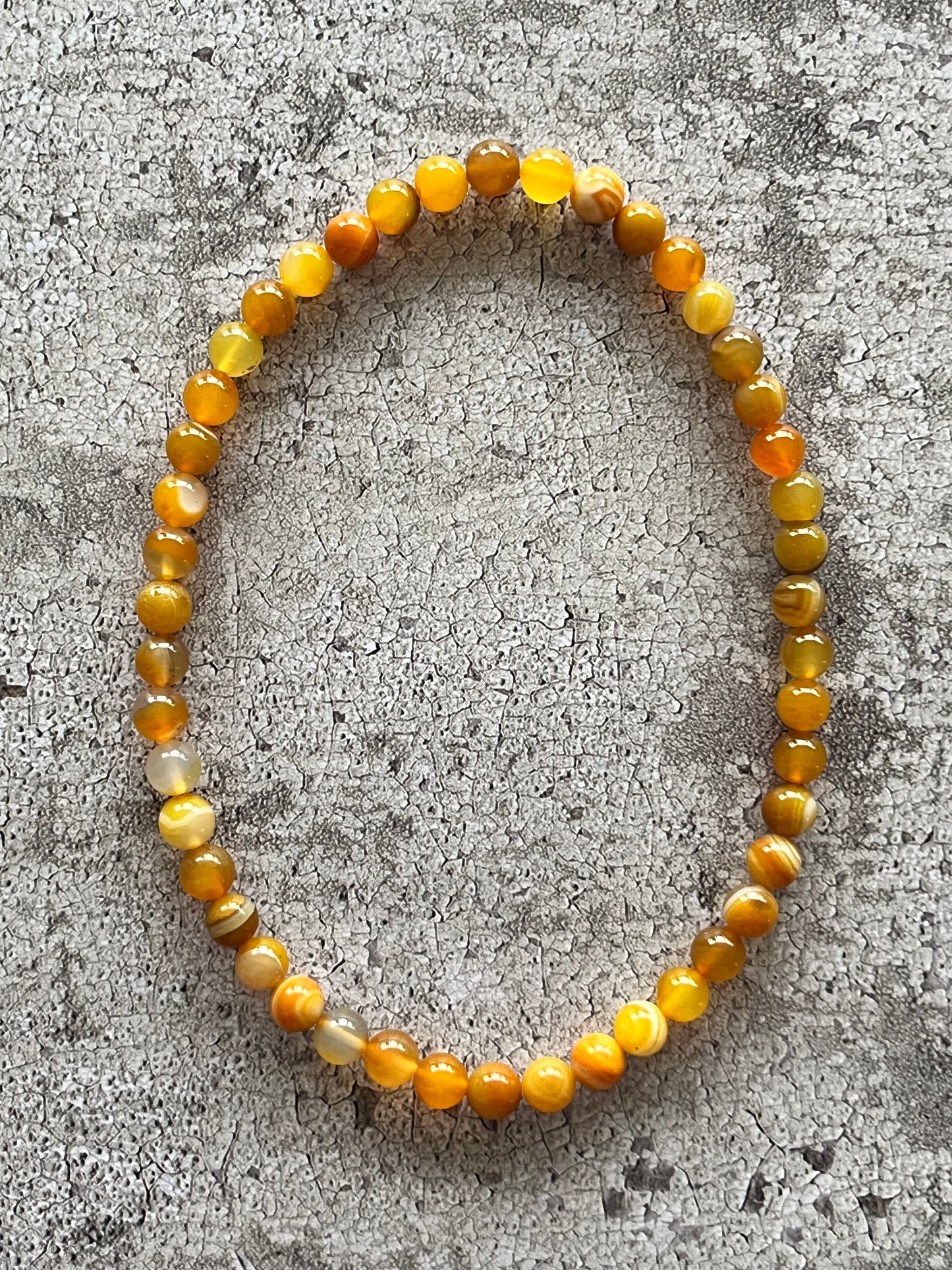 Håndlavet krystal halskæde med orange agat perler.