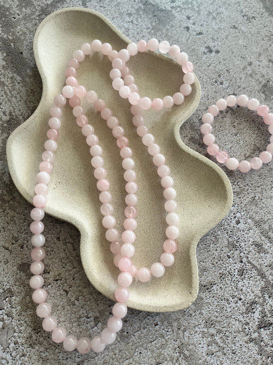 Håndlavet krystal halskæde med rosa kvarts perler.