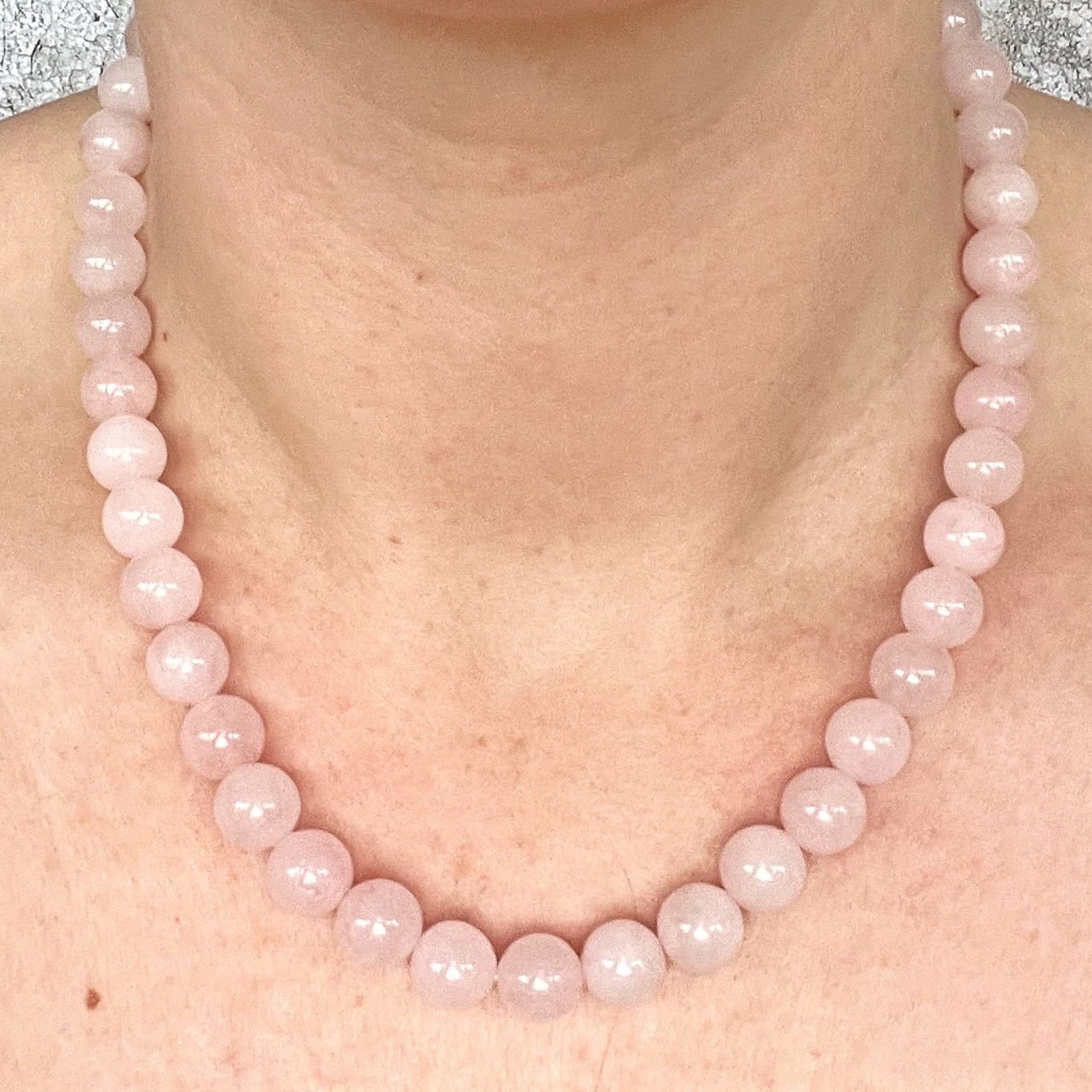 Håndlavet krystal halskæde med rosa kvarts perler.