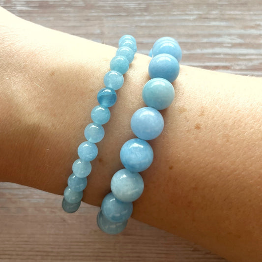 Håndlavet krystal armbånd med blå akvamarin perler.