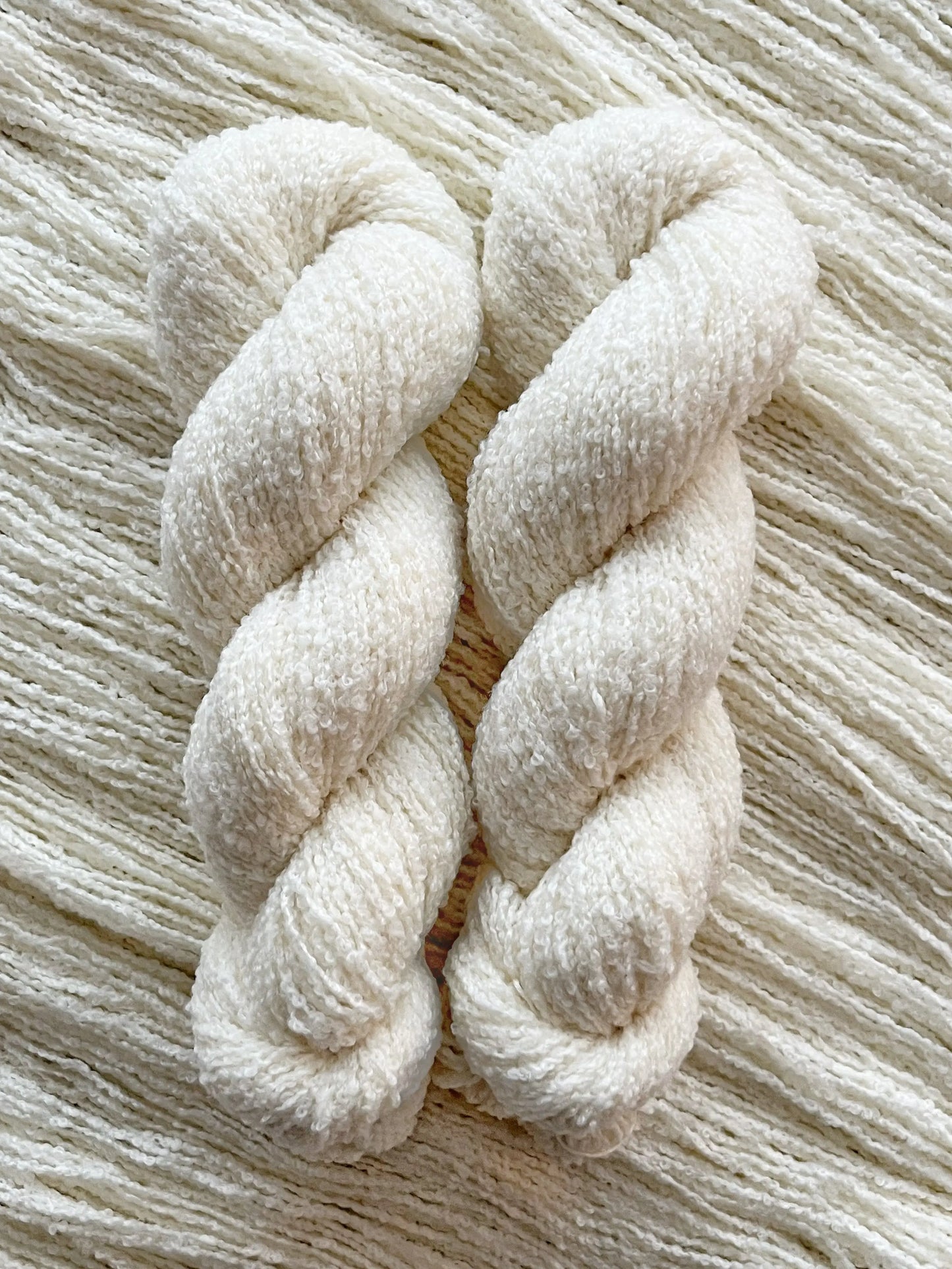 Farv dit eget garn med Ufarvet Garn, Merino Bouclé