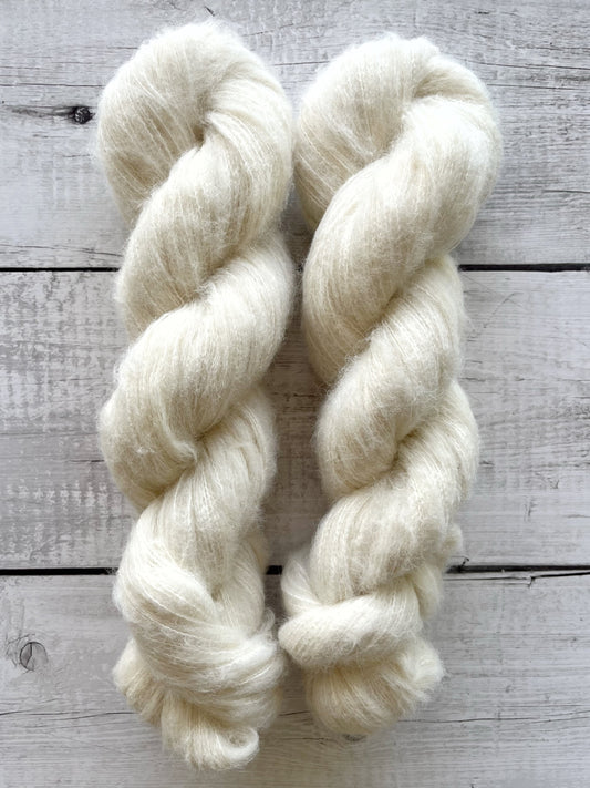 Farv dit eget garn med Ufarvet Garn, Suri Alpaca Silk.