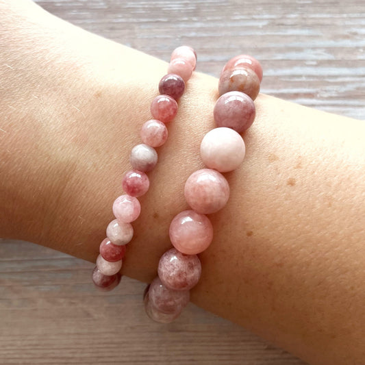 Håndlavet krystal armbånd med rosa solsten perler.