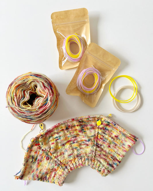 Strik med håndfarvet garn og strikketilbehør