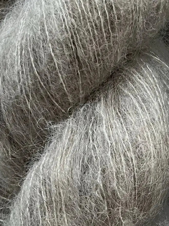 Ufarvet-Garn-Lace M-L Sjøgren