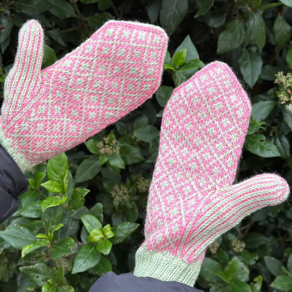 Strikkekit - Katrin Mittens & Headband af Knitlidt M-L Sjøgren