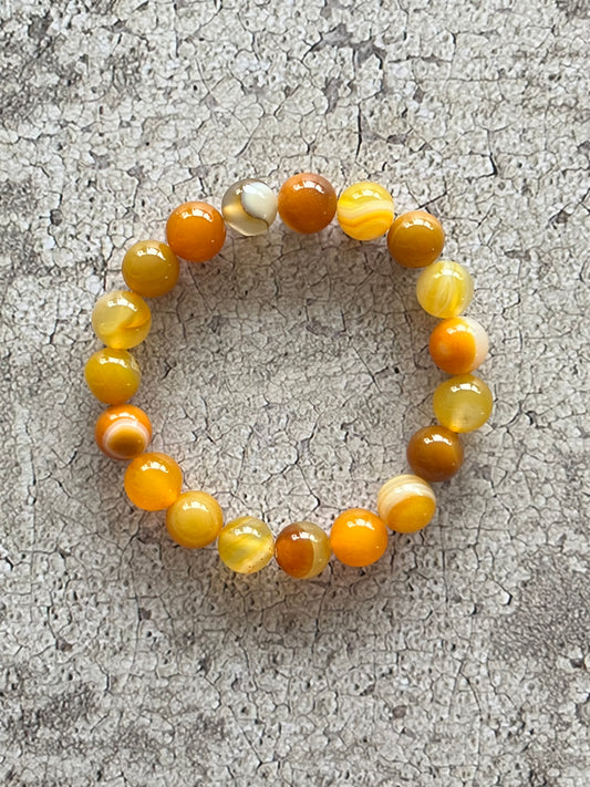 Håndlavet halvædelsten armbånd med orange agat perler.