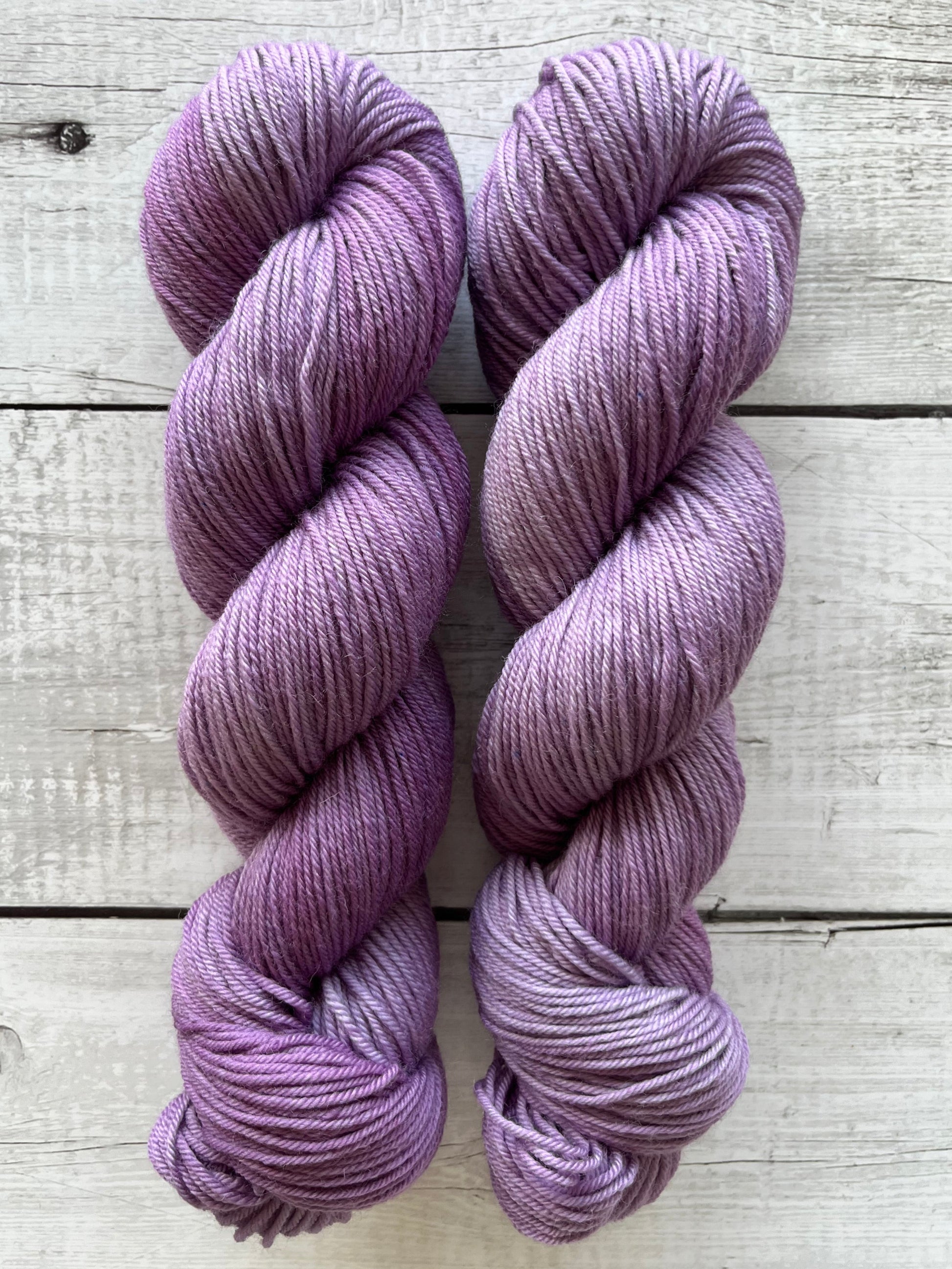 Håndfarvet garn Bluefaced Leicester, Lilac. lilla garn