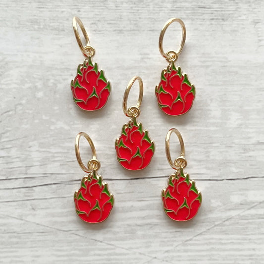 Strikkemarkør som praktisk strikketilbehør. Marker omgangsstart, ind- og udtagninger og mønstre. Passer til pinde op til 8 mm. Ring 12 mm.