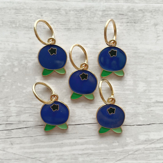 Strikkemarkør som praktisk strikketilbehør. Marker omgangsstart, ind- og udtagninger og mønstre. Passer til pinde op til 8 mm. Ring 12 mm.