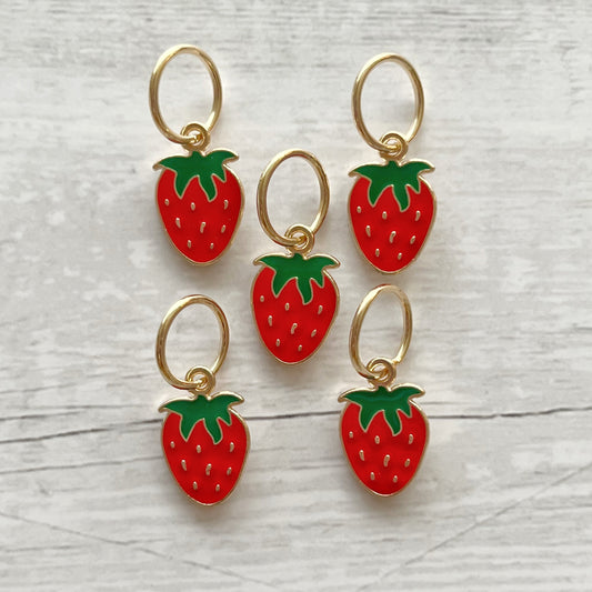 Strikkemarkør som praktisk strikketilbehør. Marker omgangsstart, ind- og udtagninger og mønstre. Passer til pinde op til 8 mm. Ring 12 mm.