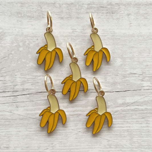 Strikkemarkør som praktisk strikketilbehør. Marker omgangsstart, ind- og udtagninger og mønstre. Passer til pinde op til 8 mm. Ring 12 mm.