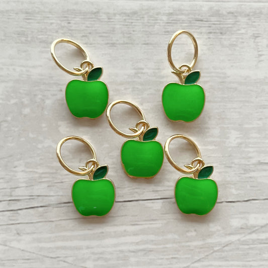 Strikkemarkør som praktisk strikketilbehør. Marker omgangsstart, ind- og udtagninger og mønstre. Passer til pinde op til 8 mm. Ring 12 mm.