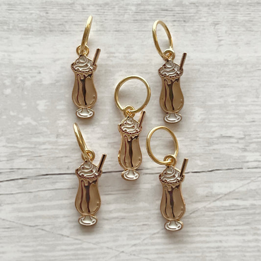 Strikkemarkør som praktisk strikketilbehør. Marker omgangsstart, ind- og udtagninger og mønstre. Passer til pinde op til 8 mm. Ring 12 mm.