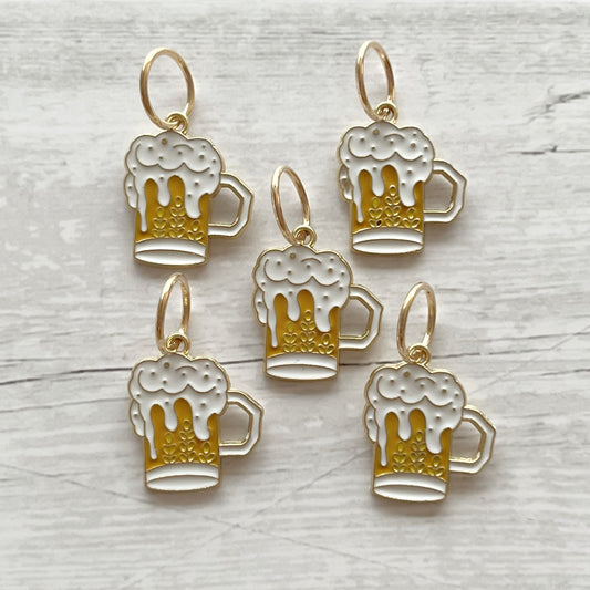 Strikkemarkør som praktisk strikketilbehør. Marker omgangsstart, ind- og udtagninger og mønstre. Passer til pinde op til 8 mm. Ring 12 mm.