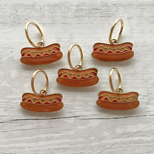 Strikkemarkør som praktisk strikketilbehør. Marker omgangsstart, ind- og udtagninger og mønstre. Passer til pinde op til 8 mm. Ring 12 mm.