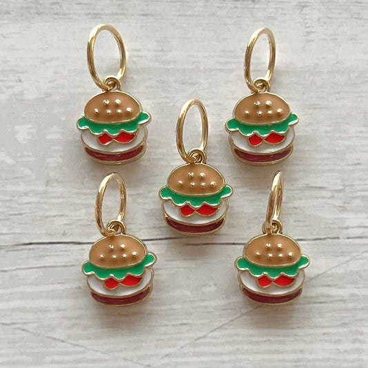 Strikkemarkør som praktisk strikketilbehør. Marker omgangsstart, ind- og udtagninger og mønstre. Passer til pinde op til 8 mm. Ring 12 mm.