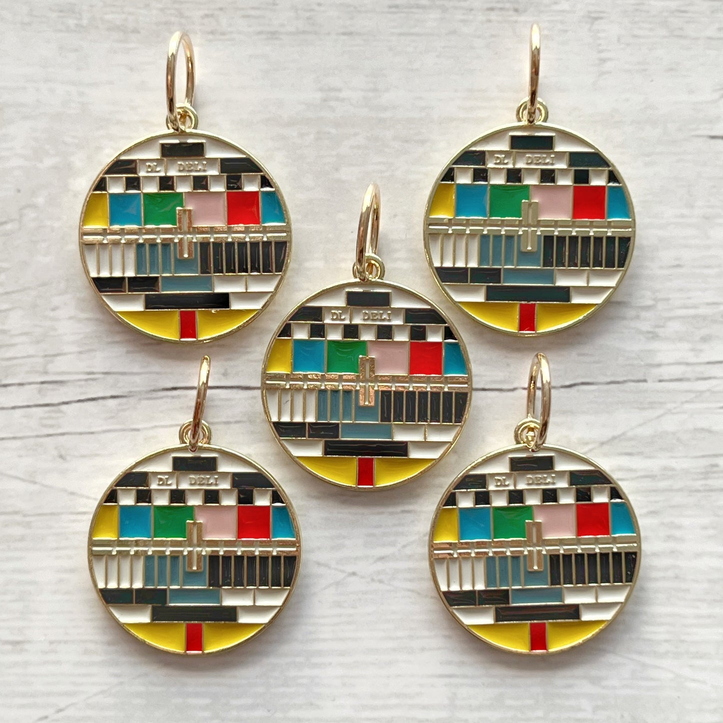 Strikkemarkør som praktisk strikketilbehør. Marker omgangsstart, ind- og udtagninger og mønstre. Passer til pinde op til 8 mm. Ring 12 mm.