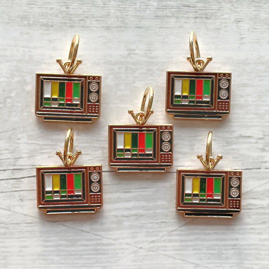 Strikkemarkør som praktisk strikketilbehør. Marker omgangsstart, ind- og udtagninger og mønstre. Passer til pinde op til 8 mm. Ring 12 mm.