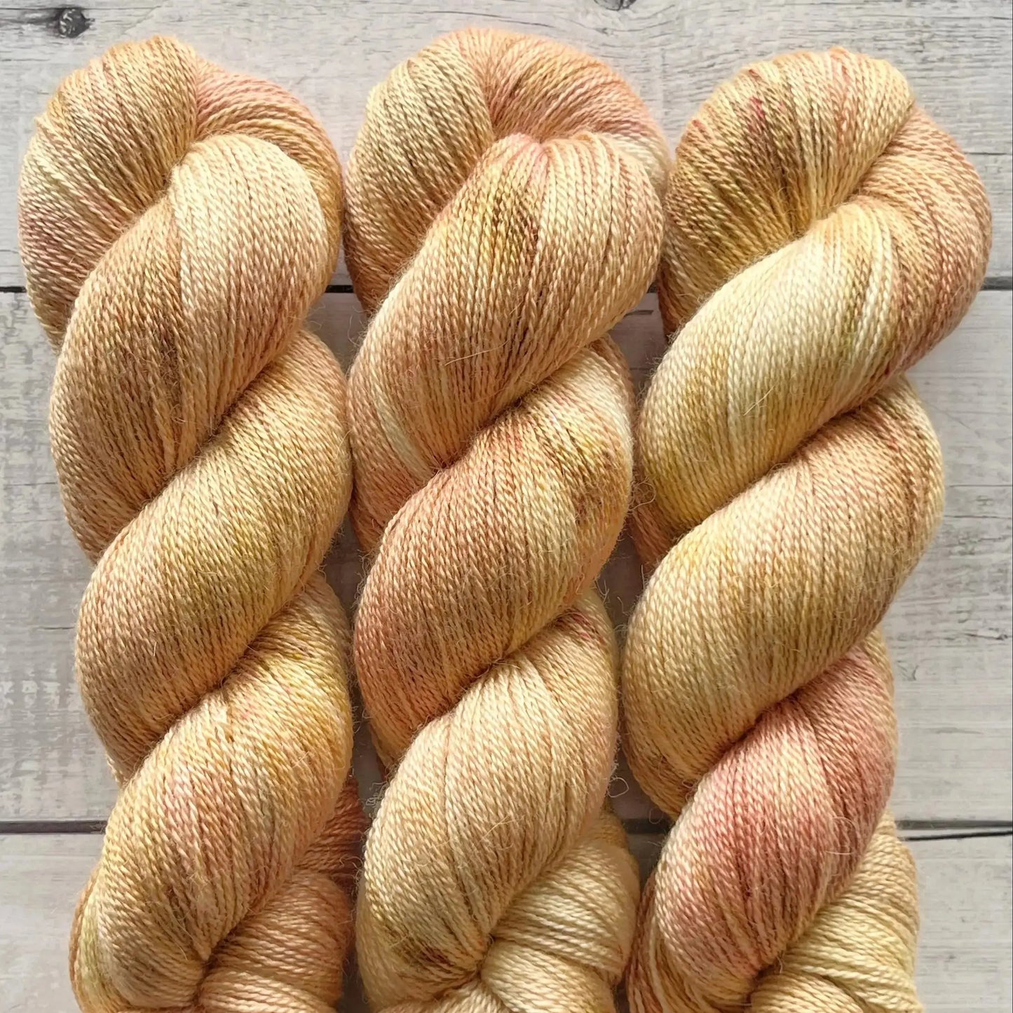 Tidligere Mystery Fiber Box M-L Sjøgren Håndfarvet Garn