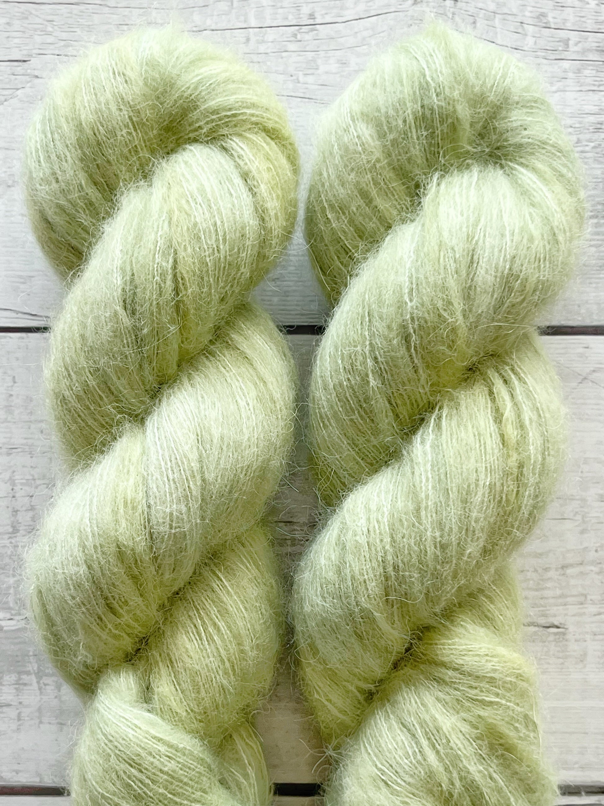 Suri Alpaca Silk, Pistachio M-L Sjøgren Håndfarvet Garn