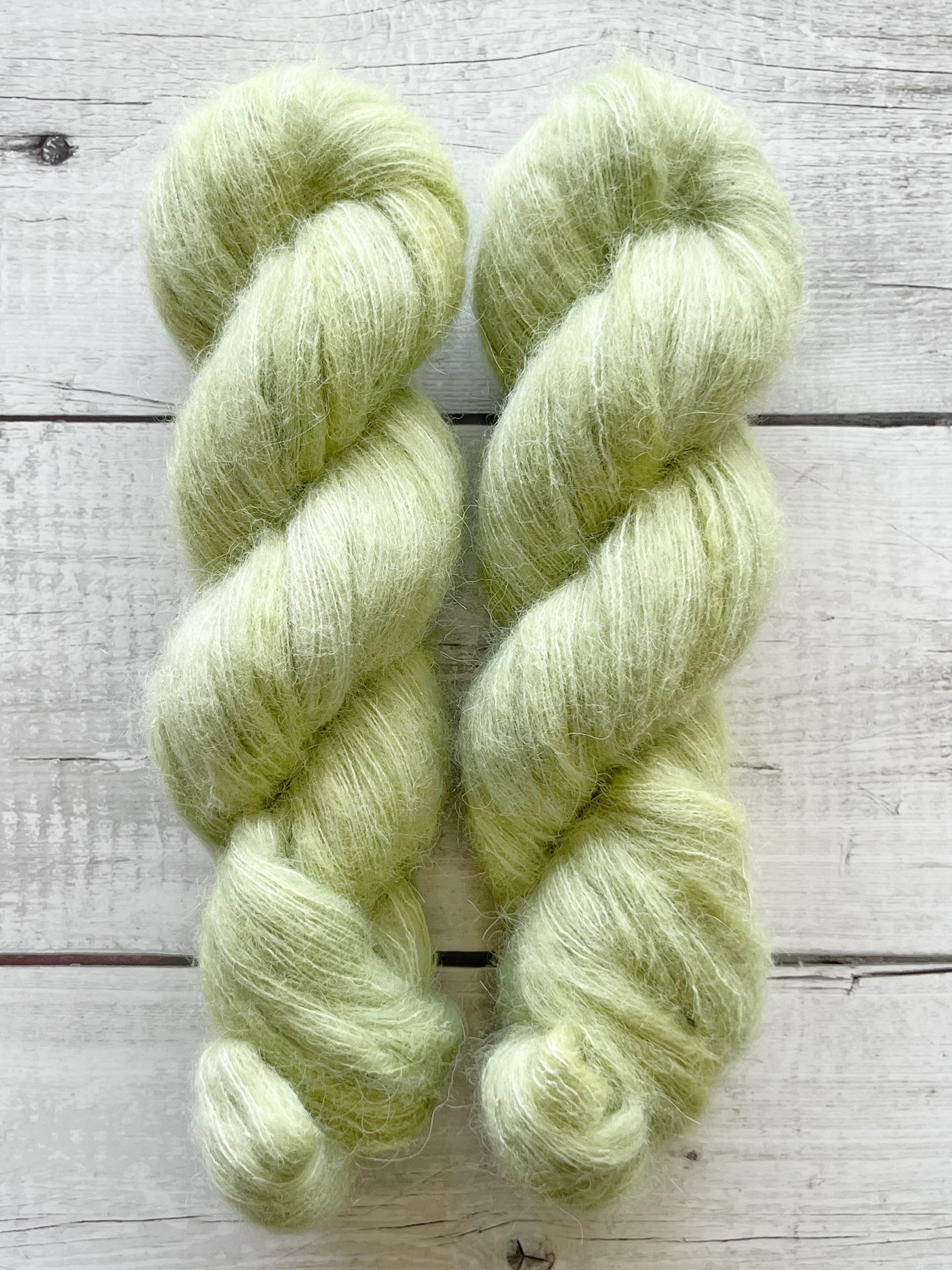 Suri Alpaca Silk, Pistachio M-L Sjøgren Håndfarvet Garn