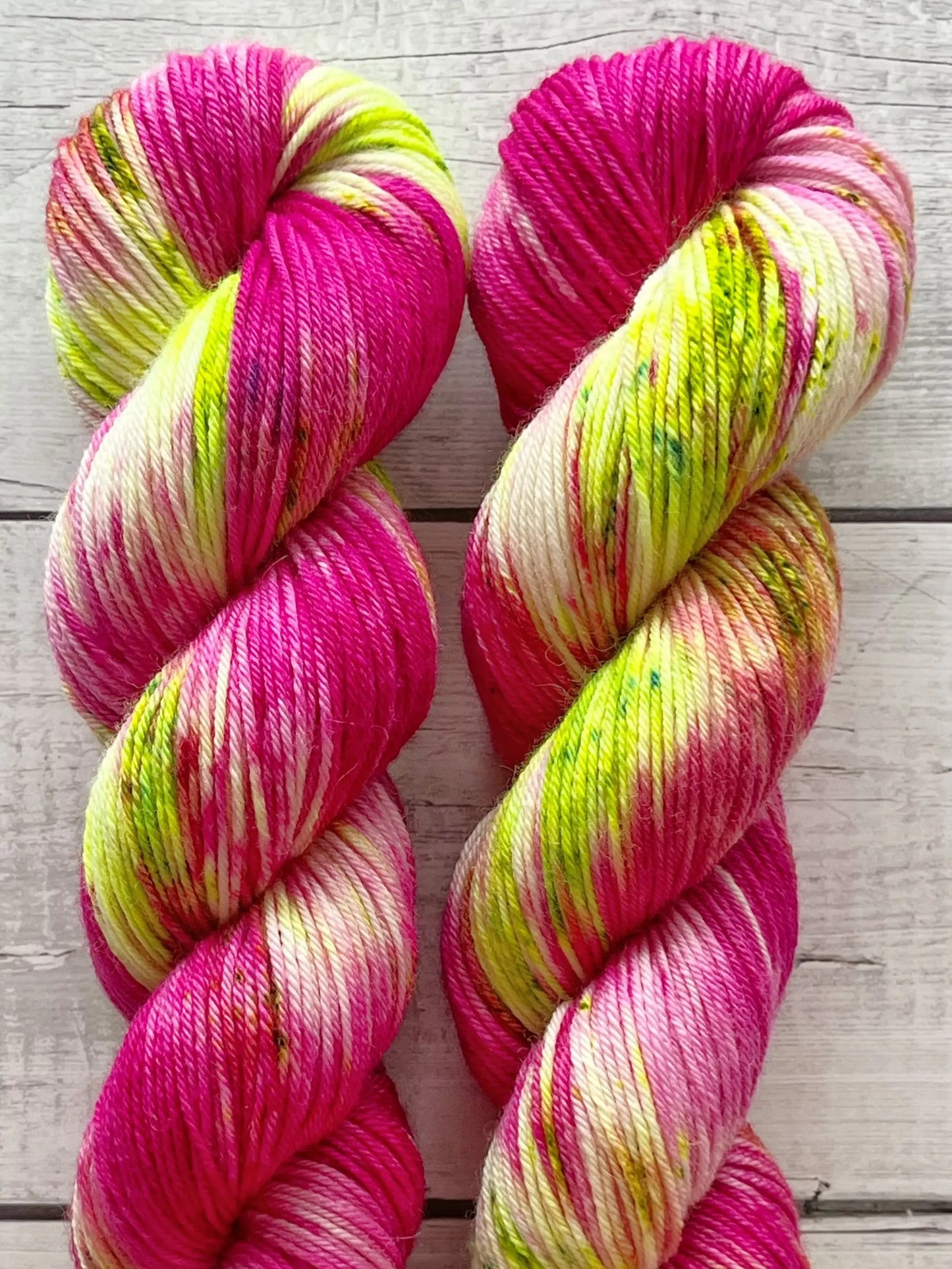 Bluefaced Leicester, Dragonfruit M-L Sjøgren Håndfarvet Garn