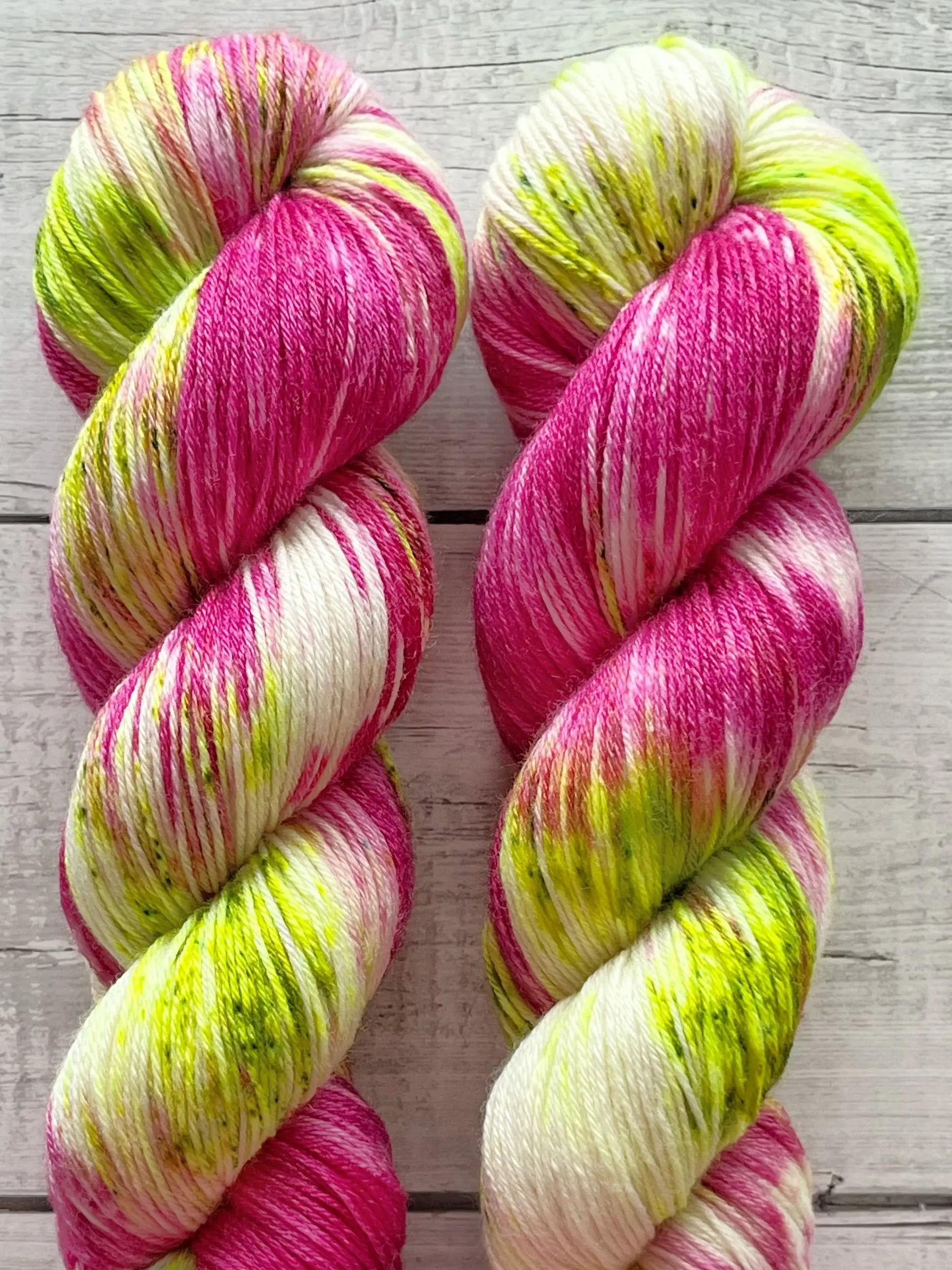 Merino Bamboo, Dragonfruit M-L Sjøgren Håndfarvet Garn
