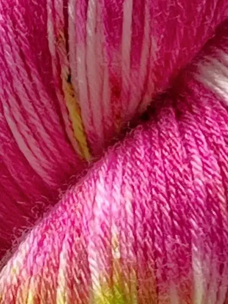 Merino Bamboo, Dragonfruit M-L Sjøgren Håndfarvet Garn