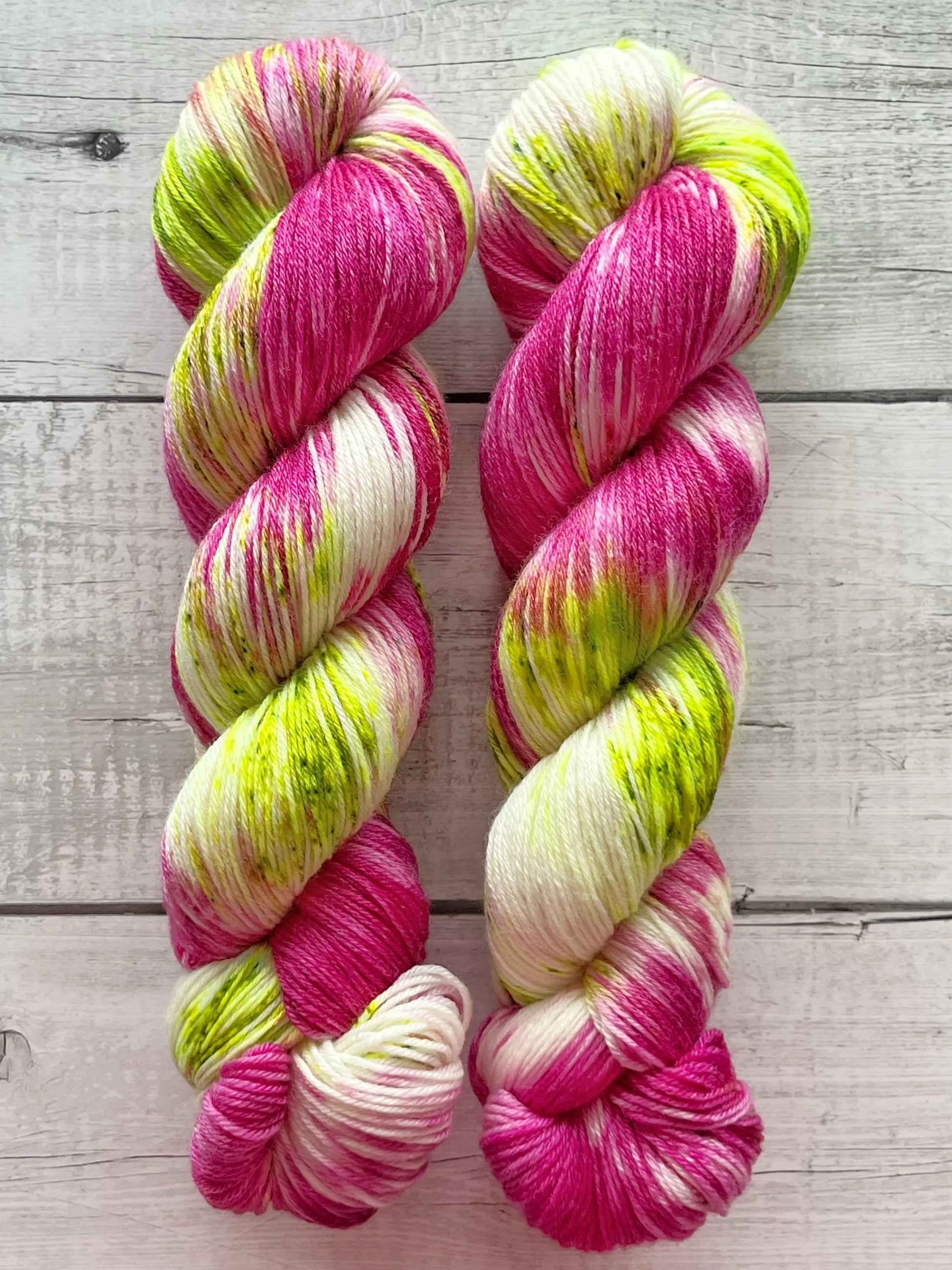 Merino Bamboo, Dragonfruit M-L Sjøgren Håndfarvet Garn
