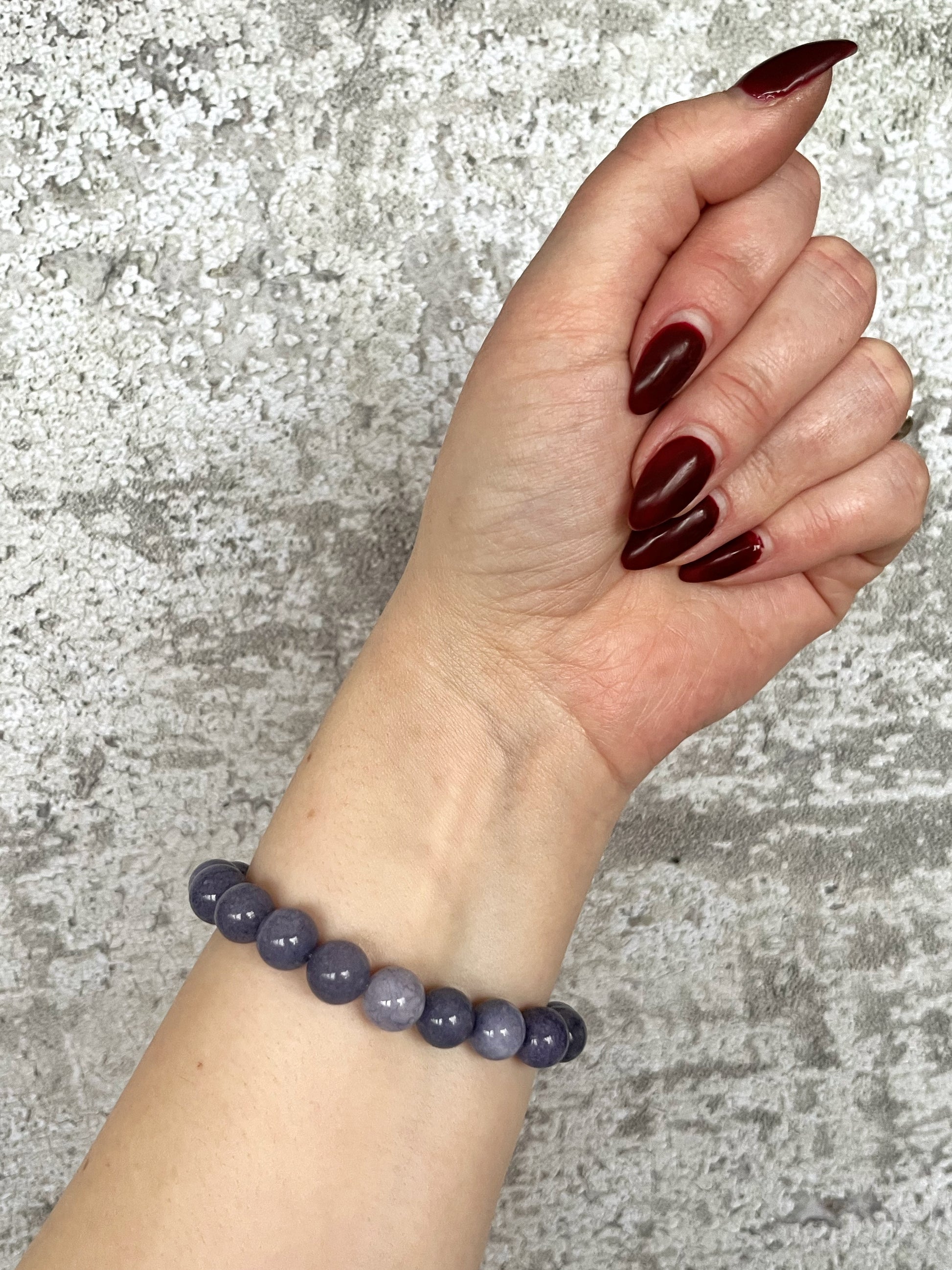 Håndlavet krystal armbånd med lilla angelit perler.