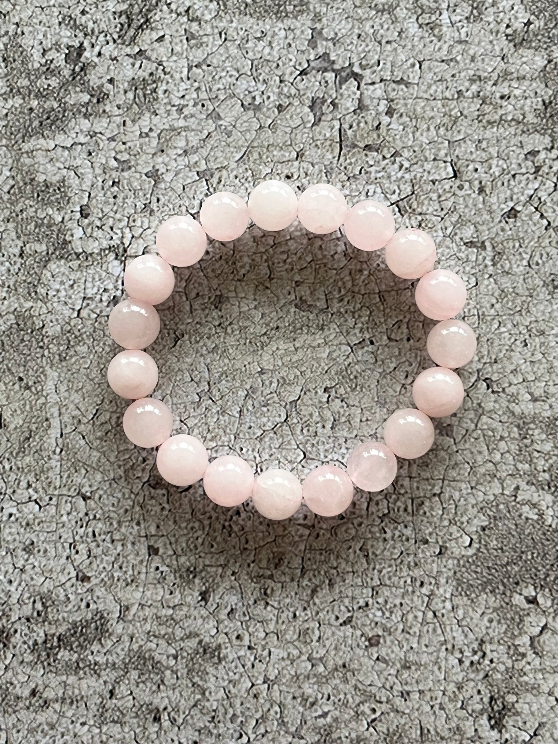Håndlavet krystal armbånd med rosa kvarts perler.