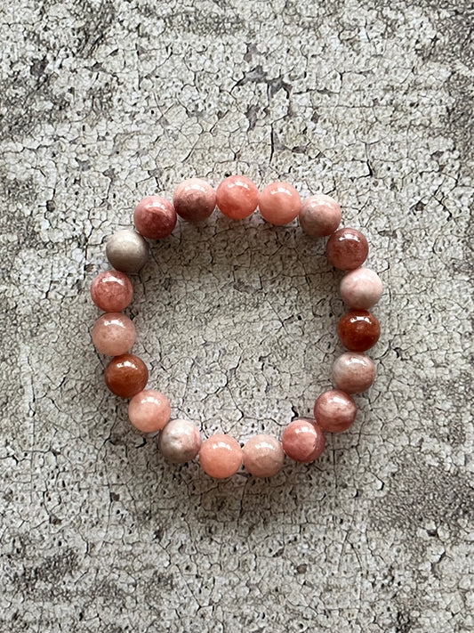 Håndlavet krystal armbånd med rosa solsten perler.