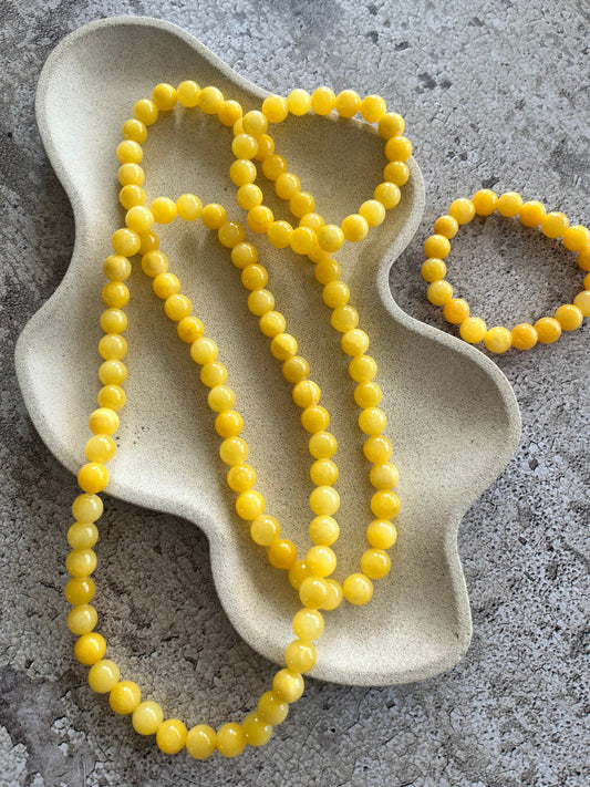 Håndlavet krystal halskæde med gul kalcedon perler.