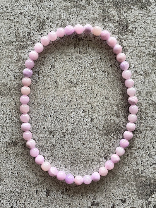 Håndlavet krystal halskæde med lilla angelit perler.
