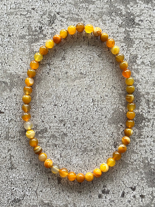 Håndlavet krystal halskæde med orange agat perler.